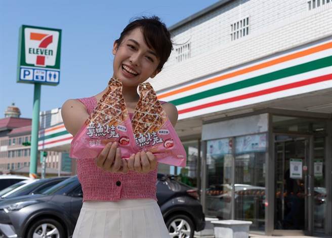 （中保科集团旗下「復兴空厨」所研发的章鱼烧披萨，首度打入7-11供应链。图／中保科提供）