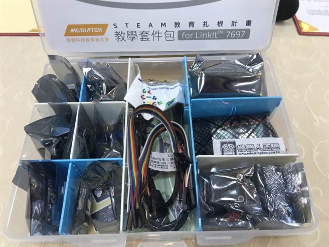 联发科捐赠300套AIoT开发板套件给基隆推动程式教育。（陈彩玲摄）