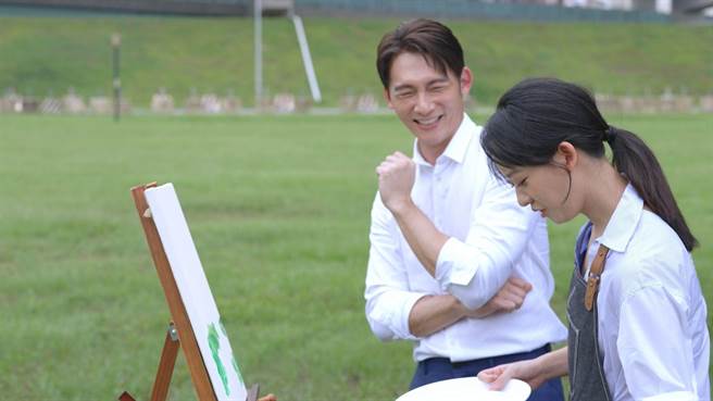 孟耿如在影片中献出绘画才华。(国际富豪汽车提供)