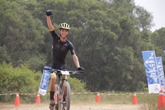 全運會自由車登山車男子組越野賽最終由19歲年輕小將李懿宸為南投縣奪下本屆賽會首金。(全運會提供)