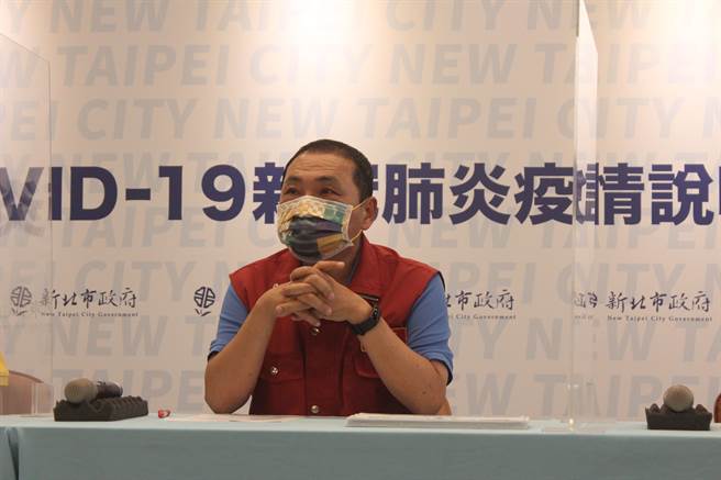 新北市长侯友宜表示，中央定订松绑放宽相关过程部分语意不明确，会建议中央适度调整。（陈慰慈摄）