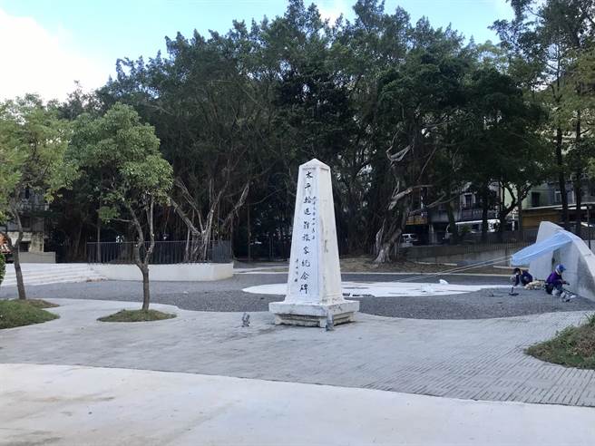 基隆市政府推动大基隆歷史场景再现整合计画，建立沙湾歷史文化园区，缝合大沙湾石围遗构、法国公墓、太平轮纪念碑等歷史遗迹。（陈彩玲摄）