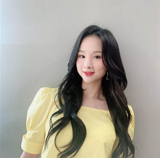 有知情人士透露，率智现在任教于龙仁松潭大学，根据学校网站上得知她是实用音乐系声乐教授。(图/ 摘自率智IG)