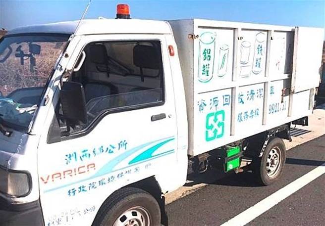 澎湖湖西乡公所一辆资源回收车4日清运垃圾途中，不慎辗毙一名欧姓新进清洁队员，全案卢姓司机依过失致死罪嫌移送法办。图为示意图，非当事车辆。（中时资料照）