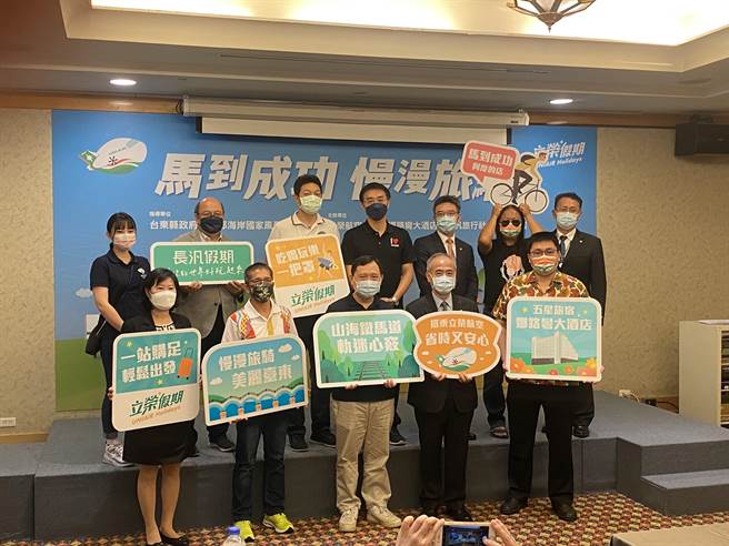 疫情警戒松绑，台东县府及在地旅宿、健身业者等纷纷祭出加码优惠，搭上8日即将上路的振兴5倍券，趁热抢攻商机。（蔡旻妤摄）