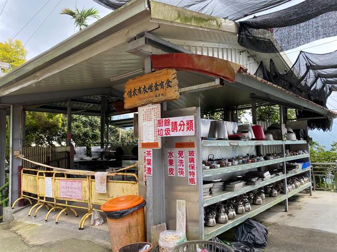 嘉义县竹崎乡缎繻村红南坑奉天岩良食局供爬独立山的山友有地方可炊煮、泡茶、休息，借用烹饪器具的部分目前因疫情暂停开放。（张亦惠摄）