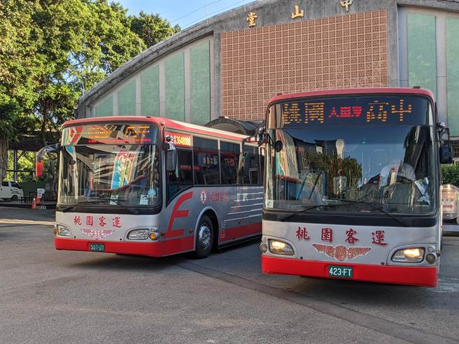 桃園多數學校與客運業者採協調增加專車班次，並無簽訂契約。（桃園市政府教育局提供／陳夢茹桃園傳真）