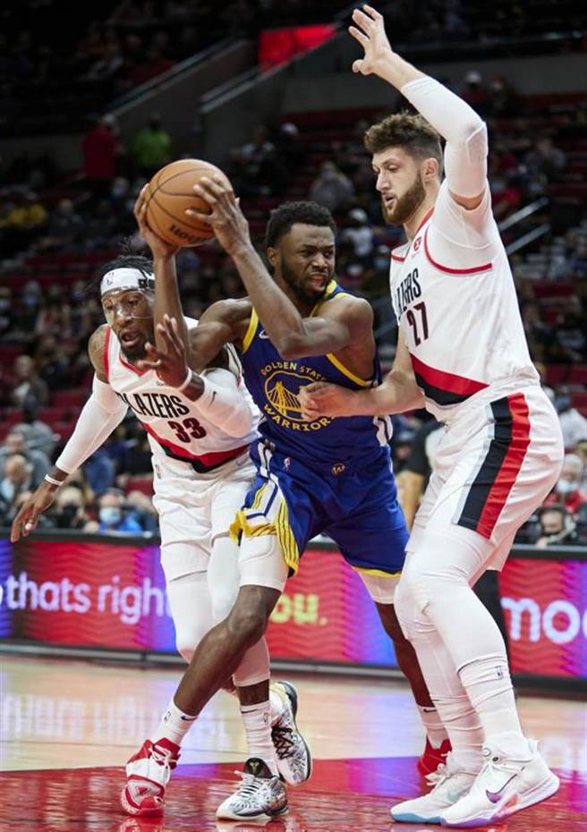 被迫接受现实打疫苗的勇士威金斯，热身赛首战登场攻下13分。(美联社)