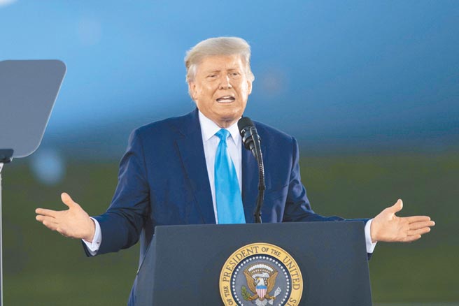 美国前总统川普日前向媒体透露，自己在1月20日卸任前接种了辉瑞／BNT新冠疫苗，不排除会注射第三剂加强针，也非常乐意接种任何一款疫苗。（新华社）