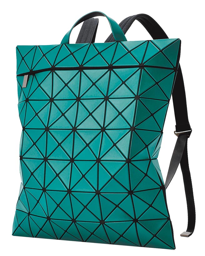 BAO BAO皮质平展后背包，2万4600元。（台湾君梵提供）