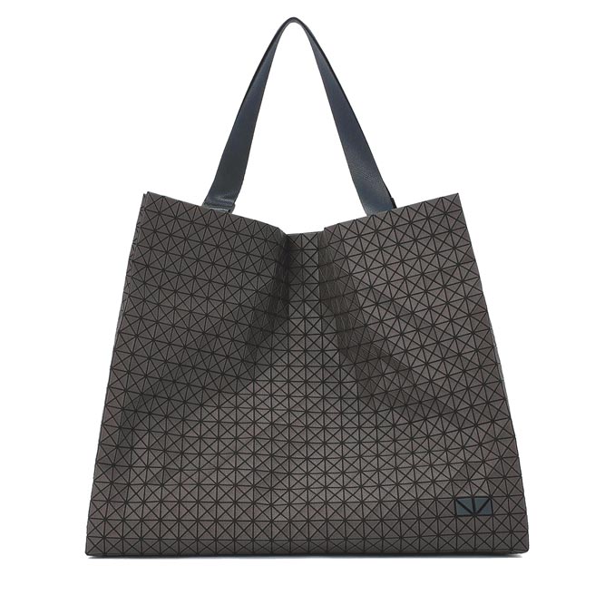 BAO BAO手提包，2万1600元。（台湾君梵提供）