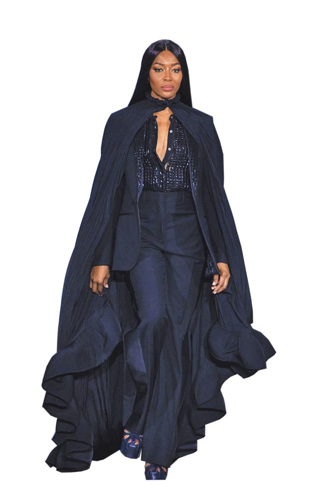 超模娜歐蜜坎貝兒現身走秀。（美聯社）