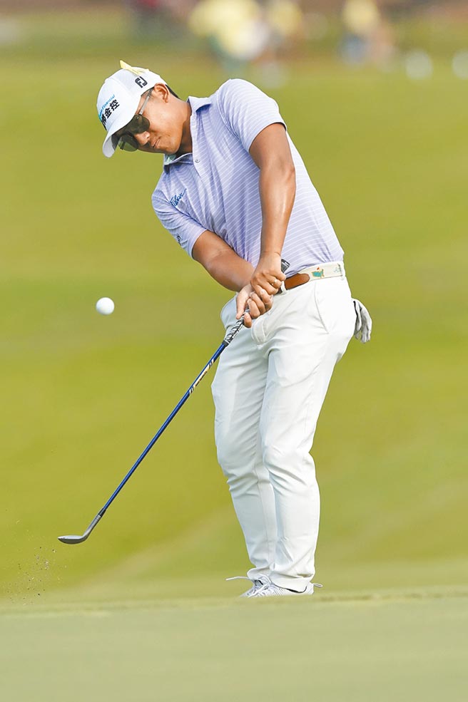 潘政琮昨在第17洞专注挥杆模样。 （美联社）