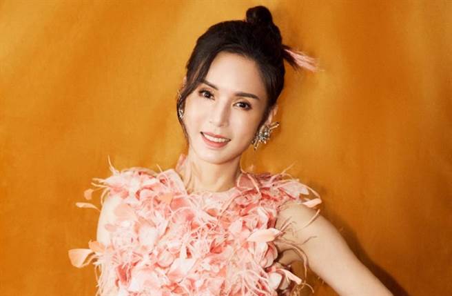 李若彤是演艺圈着名美魔女。(图／翻摄自李若彤微博)