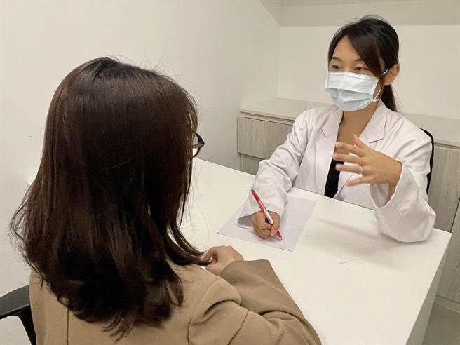 每年10月为乳癌防治月，乳癌病友应掌握乳癌基因型态，配合精准标靶药物，才能有效控制乳癌。（乳癌病友协会提供）