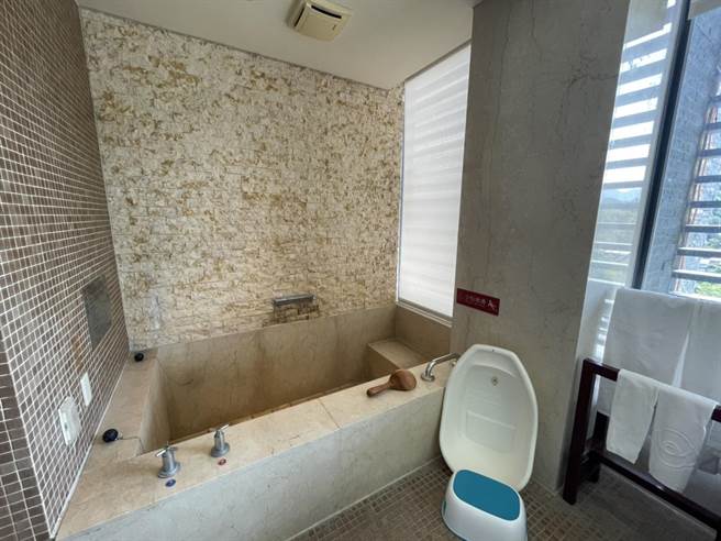 位于台中大坑地区的日光温泉饭店，距离台中市中心仅20分钟车程，每房均有私人汤屋的设计在疫情期间更是泡汤爱好者的首选！（冯惠宜摄）