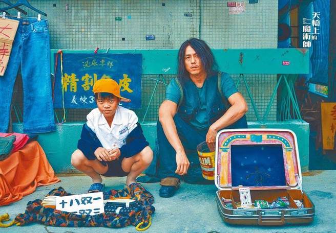 金钟奖评审委员林家齐爆料《天桥上的魔术师》主打「台韩视效跨国合作」，实际上80％的场景特效皆交由大陆公司制作，厂商事后也坦言部分制作外包给大陆公司。（公视提供）