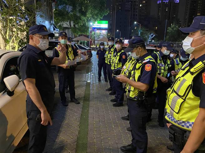 警方于5日晚上先行对执勤员警，提示任务重点及应行注意事项。（警方提供／陈世宗台中传真）