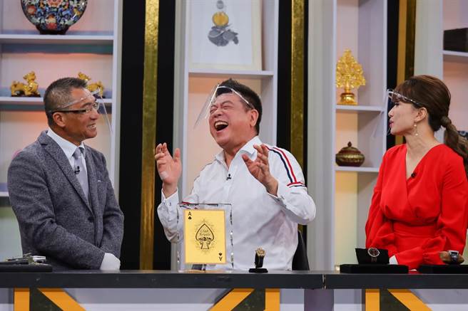 JET综合台《大寻宝家》再次邀请到偶像教父孙德荣来鑑宝，他带来很多对他个人而言非常珍贵的宝物。（JET提供）