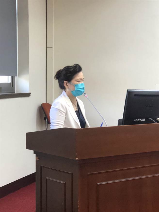 美国向半导体业索调库存等机密资料，立委认为这损及客户机密，要求政府要更积极主动协助业者，经济部长王美花承诺没有问题。（图／王玉树摄）