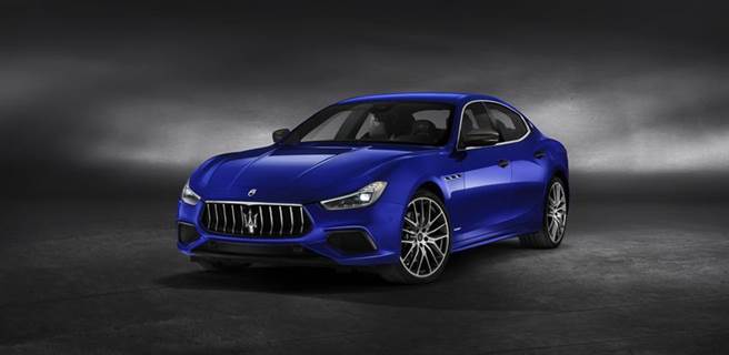 （Maserati轿跑Ghibli推出限量升级Nero碳纤维套件车款。图／业者提供）