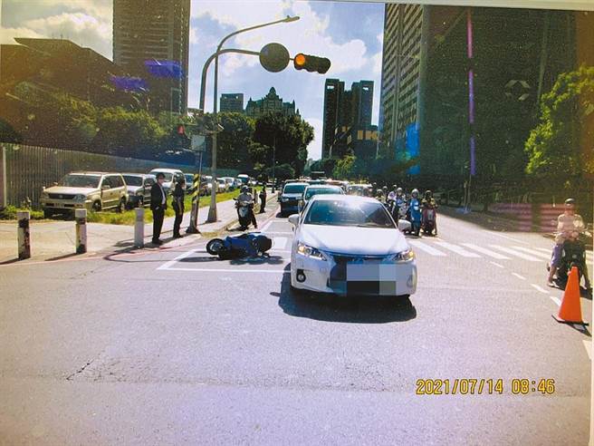 前总统府发言人丁允恭7月14日传出酒驾肇事，撞伤刘姓机车女骑士，经过警方酒测，确认丁允恭酒测值0.23，讯后依公共危险罪送办，检方认定丁允恭未达不能安全驾驶状态，侦结不起诉处分。（资料照片）