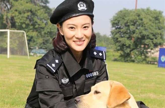 侯梦莎因出演多部军旅题材电视剧，被封为最美军花。(图／翻摄自微博)