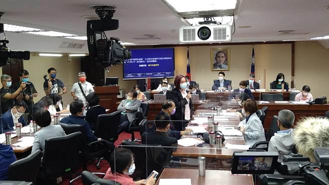 立法院今召開「疫苗採購調閱專案小組」第1次全體委員會議。（林周義攝）