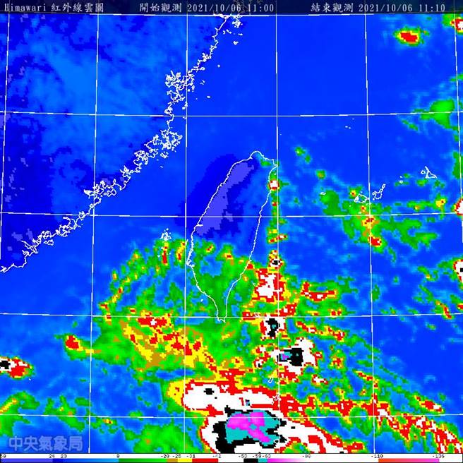 热带洋面两低压扰动有机会成颱，是否影响台湾下周是关键。（图／翻摄自气象局）