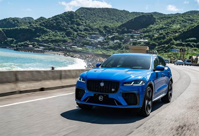 前保險桿運用刀刃式設計元素，融合嶄新的X型設計。（Jaguar Land Rover Taiwan提供）
