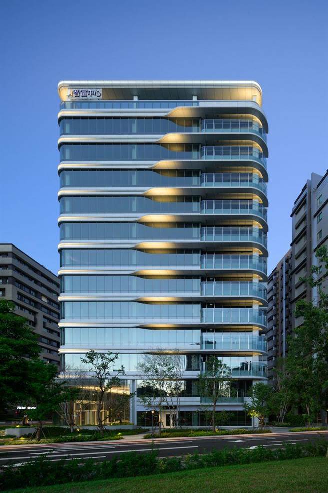 （台北市內湖「華固智富中心」，終於 交屋入帳了！華固今天公布9月營收，呈現大噴出。圖／華固提供）