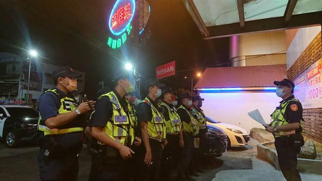 八大行业復业，电子游戏场马上吸引人气，彰化警分局加强临检。（彰化警分局提供／吴敏菁彰化传真）