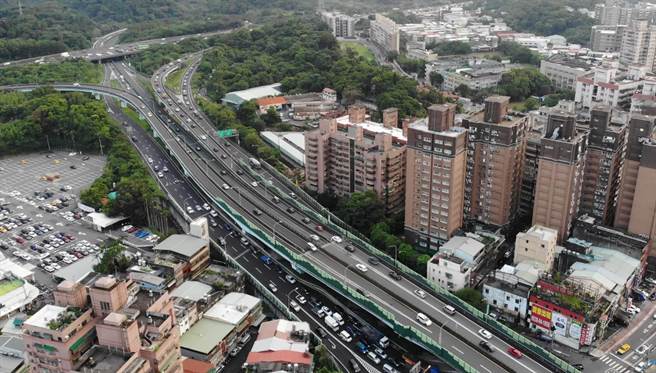 国庆连假新北警方将出动无人机监控路况。（警方提供）