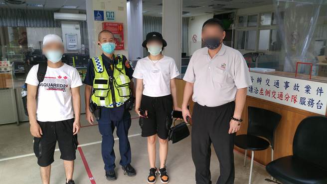 越南籍情侣相约台中出游，却不慎将手机遗落计程车上，在员警的协助下，不到10分钟便联繫上运将送回手机，让俩人相当感谢。（台中市第三分局提供／冯惠宜台中传真）