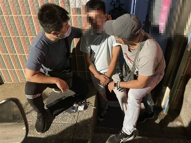 警方逮捕竊嫌順利找回筆電幫助博士生重獲論文。（警方提供／呂筱蟬桃園傳真）