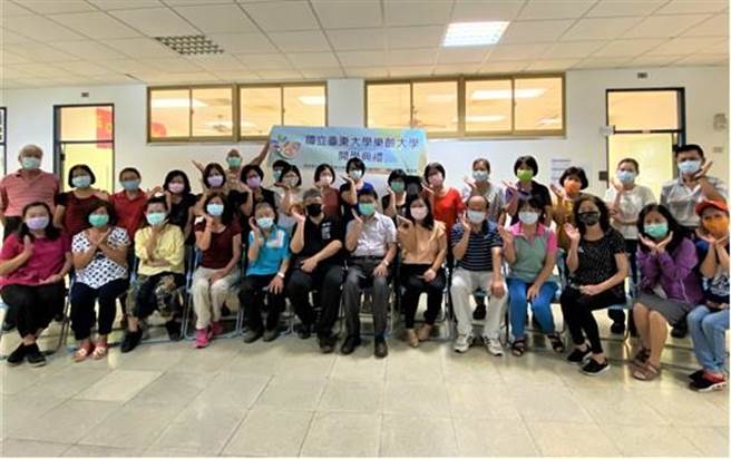 国立台东大学110学年度第1学期乐龄大学开学，学员表示每次都很期待上课。（国立台东大学提供／蔡旻妤台东传真）