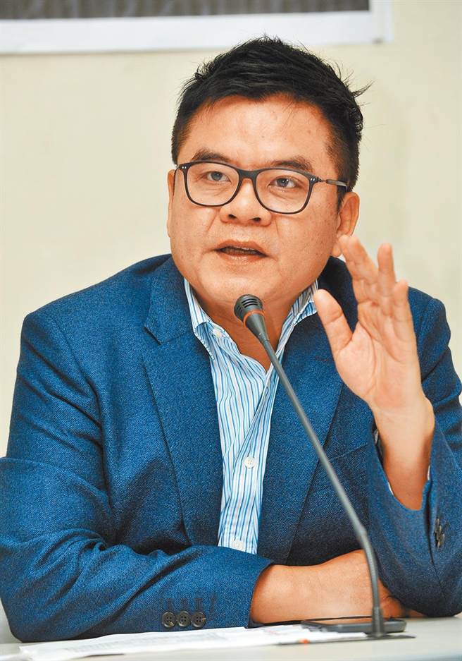 针对外籍归化球员「白色巨塔」阿提诺归化案，民进党立委庄瑞雄盼内政部专案处理，以利赶上下个月的世界杯资格赛，内政部长徐国勇允诺会使命必达。（报系资料照）