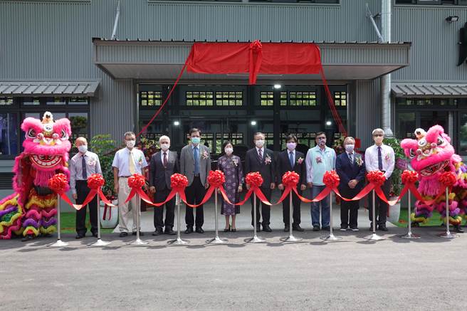 吴凤科大APOLLO航太车辆馆今天正式剪彩揭幕。（张亦惠摄）