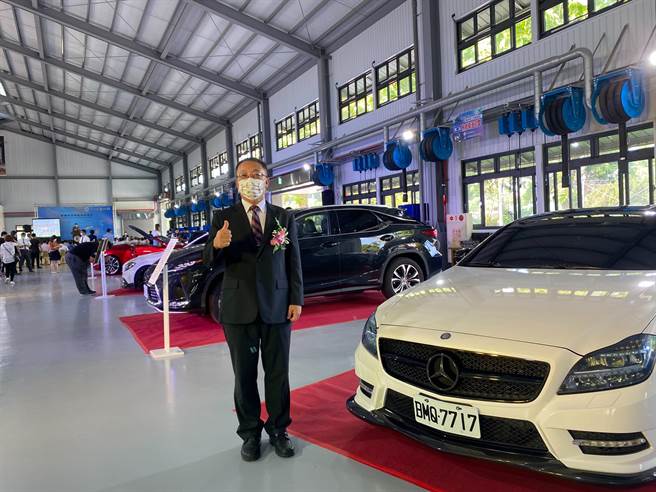 吴凤科大校长蔡宏荣盼透过此建设培育汽车修护乙级和甲级人才，并与航太部份做链结。（张亦惠摄）