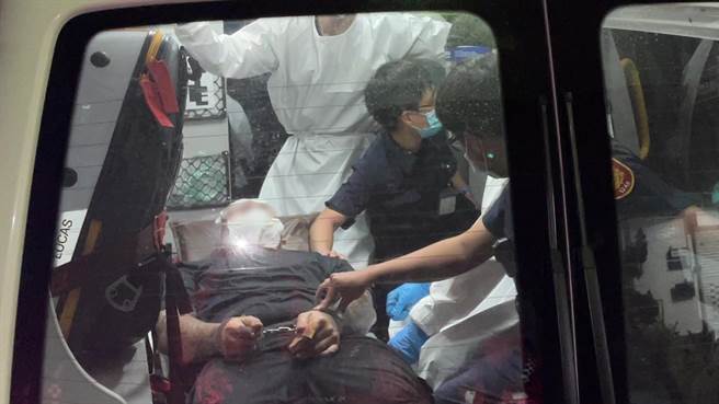 台东1名涉嫌家暴的王姓男子5日晚间在等候开庭时，藉故如厕企图自残。（民眾提供／蔡旻妤台东传真）