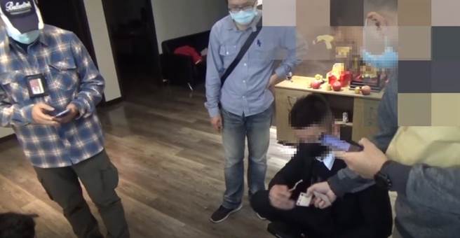 四海幫成員以靈骨塔買賣名義進行假投資詐騙，警方初步清查至少有27人被騙，損失金額逾1200萬元。（翻攝自影片）