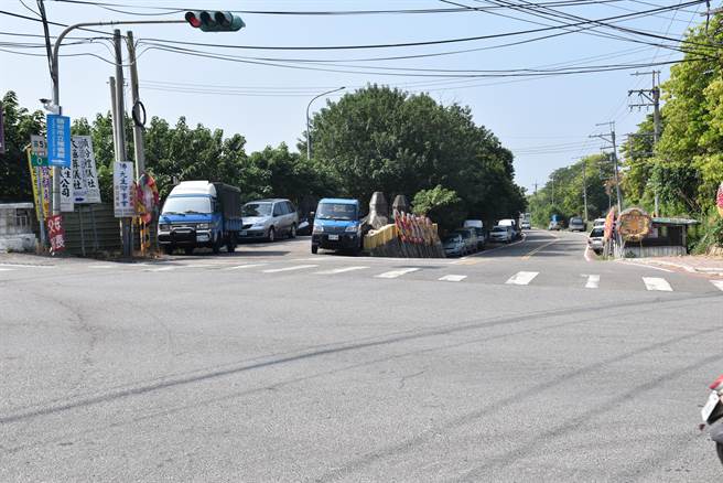 頭份市濱江街通往市立殯儀館及尖山地區重要通道。（謝明俊攝）