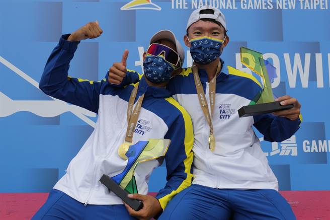 新北市李浩名、魏言哲在2021全運會划船男子雙人雙槳摘金，粉碎南投縣9連霸美夢。（全運會提供）