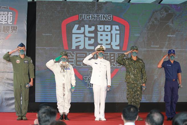 三立电视与国防部连续三年携手打造史上最强的军事旗舰节目「能战！全民新视界」，透过镜头忠实呈现国军官兵精实训练的面貌，画面惊险刺激不容错过。(戴志扬翻摄)