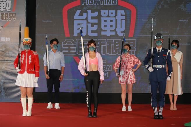 三立电视与国防部连续三年携手打造史上最强的军事旗舰节目「能战！全民新视界」，透过镜头忠实呈现国军官兵精实训练的面貌，画面惊险刺激不容错过。(戴志扬翻摄)