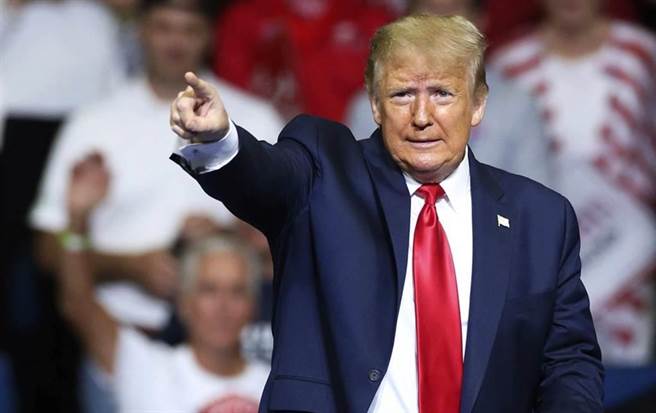 富比士5日公布美國400大富豪榜，前美國總統川普意外掉出榜外。（資料照／美聯社）