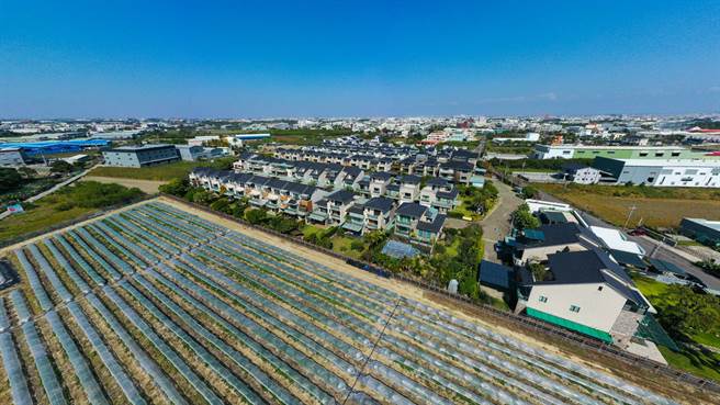 信义房屋观察，台南Q3买卖移转栋数超越台北。(图/信义房屋提供)