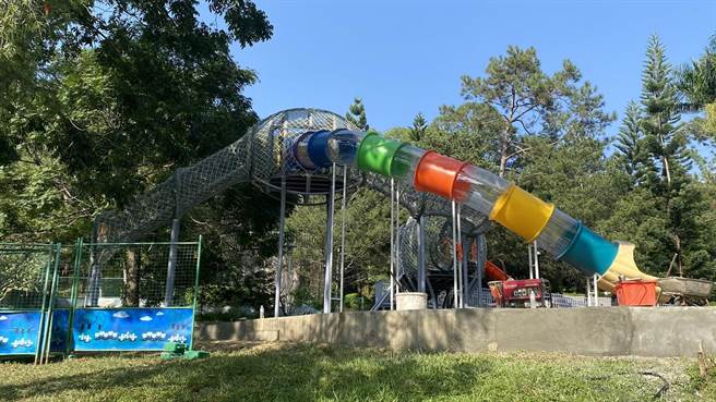 豐原區中正公園景觀改善工程引進共融式遊具，預計11月底前完工。（王文吉攝）