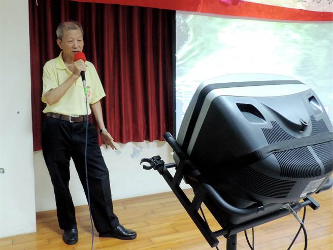 在疫情爆发之前，许多民眾都喜欢前往社区活动中心高歌一曲，不仅是放松心情，也是 日常的社交活动。（罗东镇公所提供／胡健森宜兰传真）