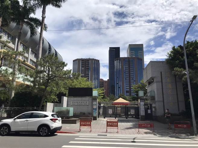 北市某国小家长传出确诊，该班6日全班防预性停课一天。（摄影中心摄）